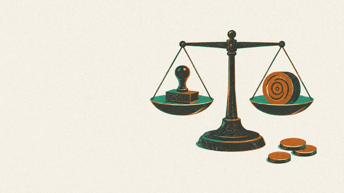 Ilustración: una balanza equilibra un sello oficial y un rodillo con espiral neutra.