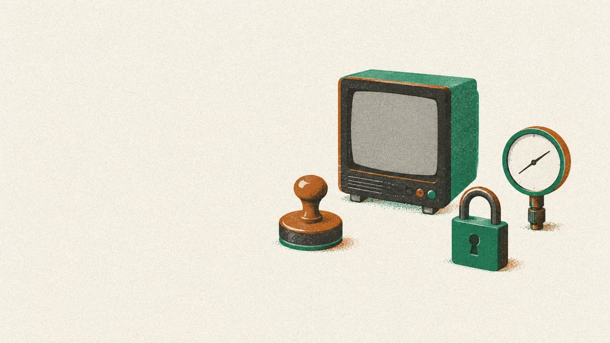 Ilustración: televisión, sello, candado y medidor flotan juntos sobre papel claro.